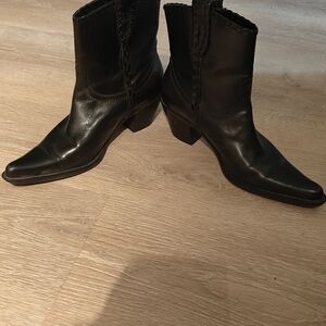 Elegant Black Heeled Women's Boots